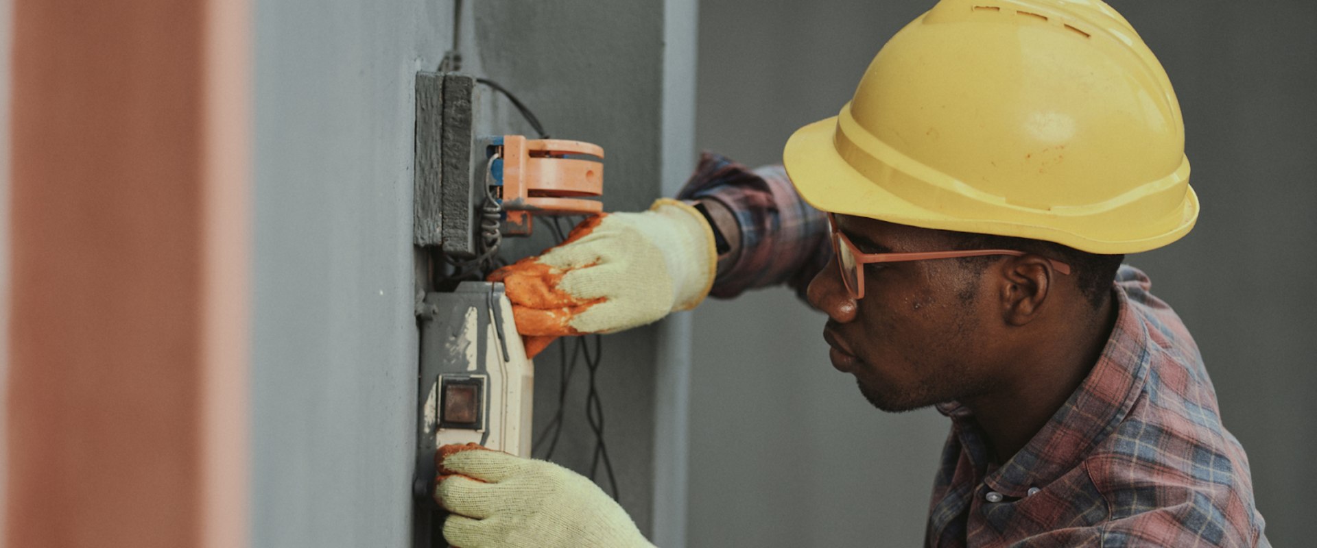 What Qualifications Do Residential Electricians Need to Have?